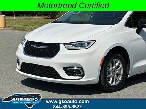 Used 2024 Chrysler Pacifica Touring-L FWD image 33