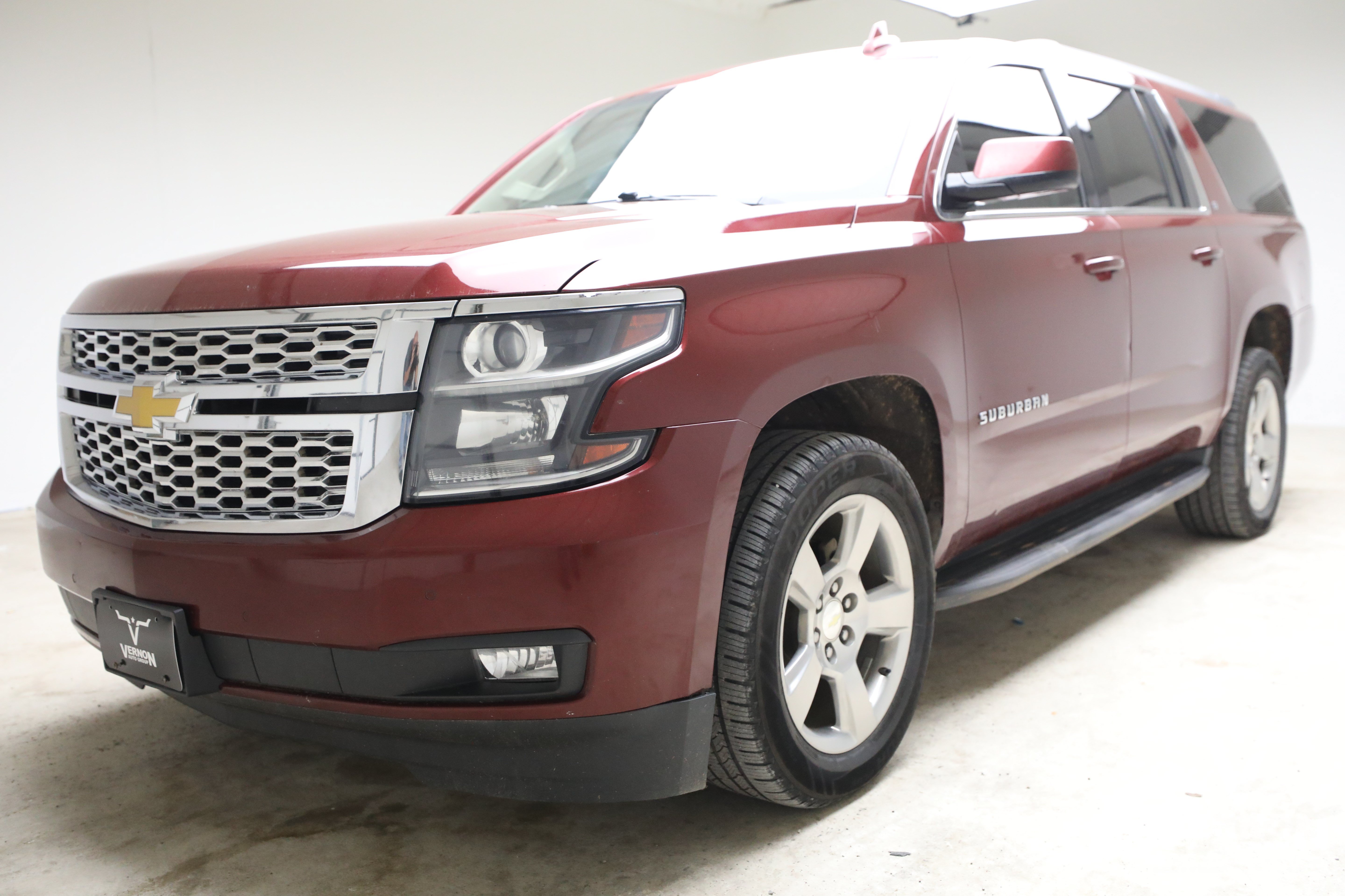 Used 2018 Chevrolet Suburban LT w/ Luxury Package RWD image 1