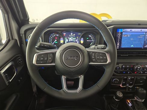 Used 2024 Jeep Wrangler High Altitude image 15