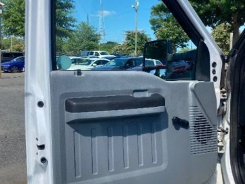 Used 2015 Ford F550 2WD Crew Cab Super Duty image 18