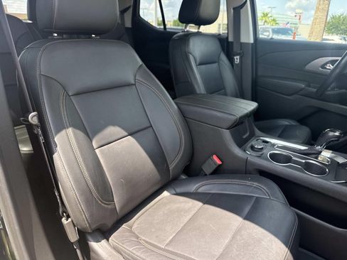 Used 2019 Chevrolet Traverse LT w/ LT Premium Package AWD/4WD image 12