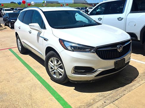 Used 2019 Buick Enclave Essence FWD image 2