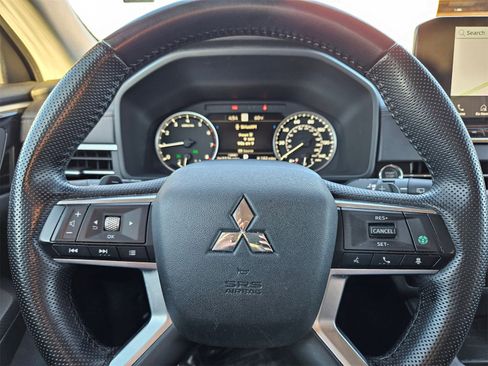 Used 2023 Mitsubishi Outlander SE image 21