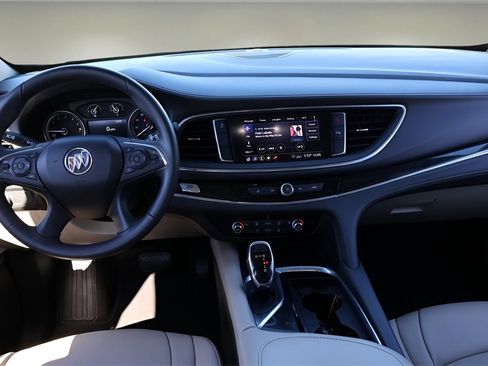 Used 2020 Buick Enclave Essence image 16