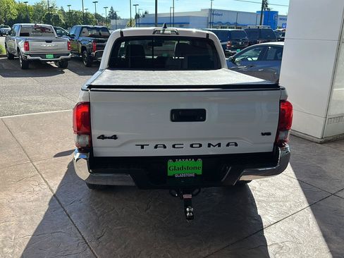 Used 2022 Toyota Tacoma SR5 w/ Black Out Package (TMS) AWD/4WD image 5