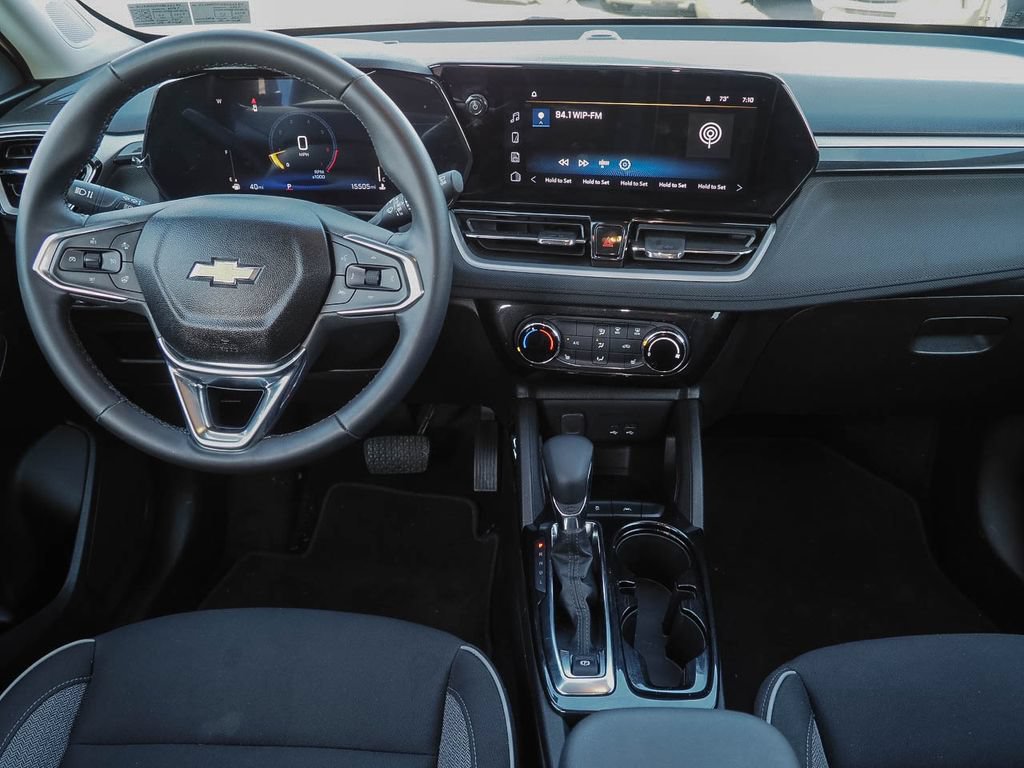 Used 2025 Chevrolet TrailBlazer LT w/ LT Cold Weather Package FWD image 9