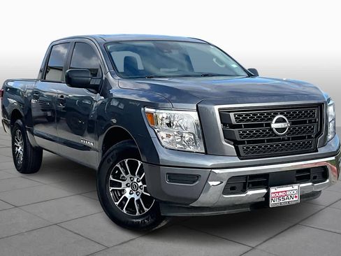 Used 2024 Nissan Titan SV image 2