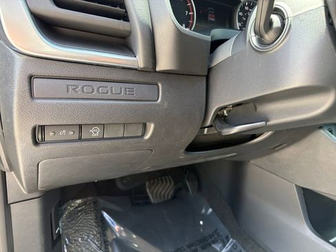 Used 2024 Nissan Rogue S FWD image 16