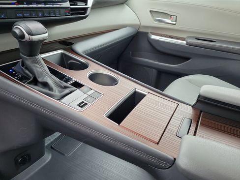 Used 2024 Toyota Sienna XLE image 29