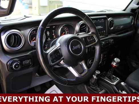 Used 2018 Jeep Wrangler Unlimited Sahara image 2