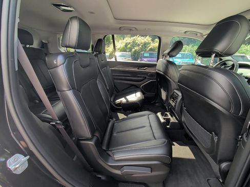 Used 2024 Jeep Grand Cherokee L Limited AWD/4WD image 16