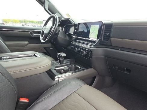 Used 2022 Chevrolet Silverado 1500 ZR2 w/ Technology Package image 22