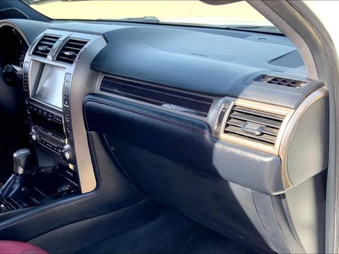 Used 2020 Lexus GX 460 Premium w/ Premium Package image 18