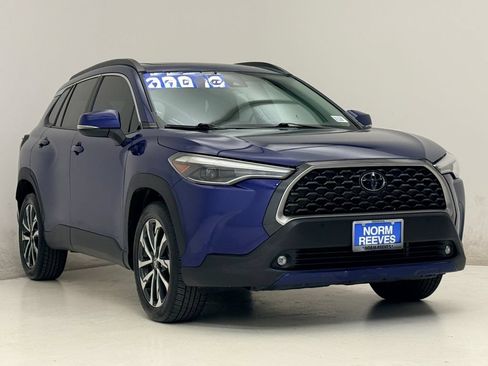 Used 2022 Toyota Corolla Cross XLE w/ Convenience Package FWD image 4