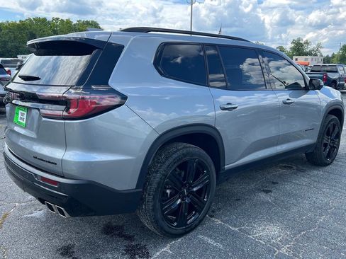 Used 2025 GMC Acadia Elevation w/ Elevation Premium Package FWD image 3