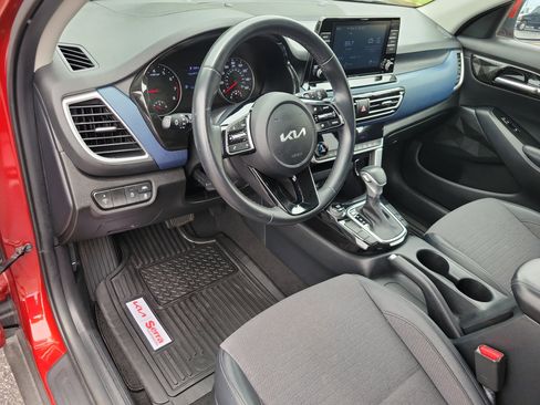 Used 2023 Kia Seltos S FWD image 3