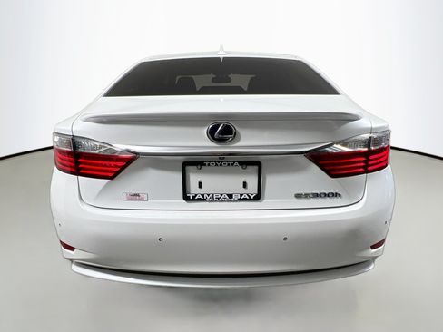 Used 2013 Lexus ES 300h w/ Luxury Pkg FWD image 6