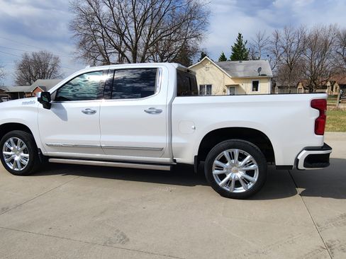 Used 2025 Chevrolet Silverado 1500 High Country w/ Technology Package image 8