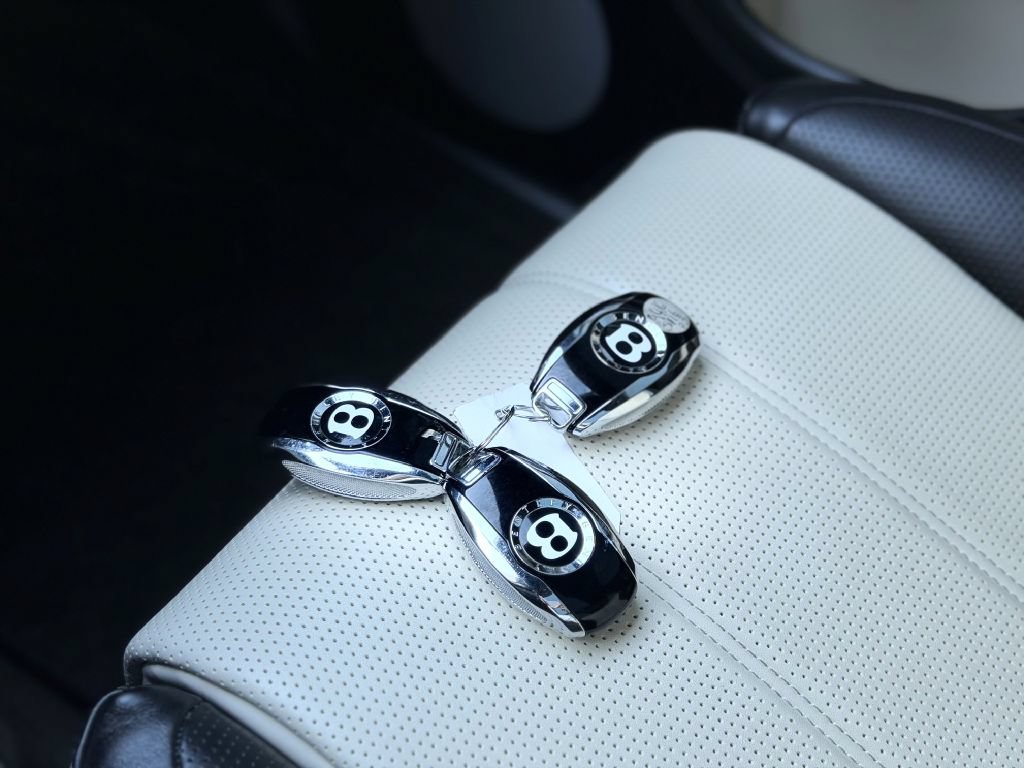 Used 2021 Bentley Bentayga AWD/4WD image 21