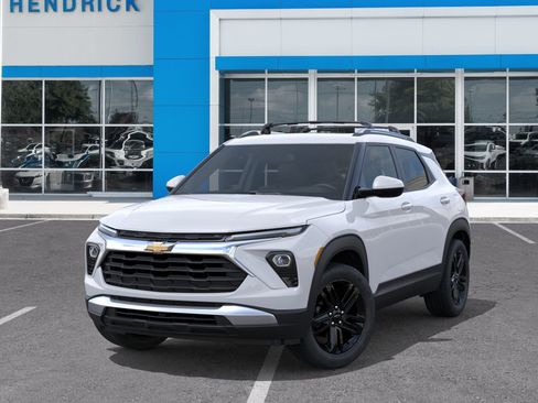 New 2026 Chevrolet TrailBlazer LT w/ Midnight Edition AWD/4WD image 8