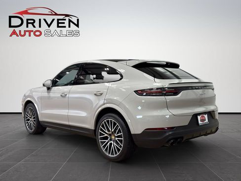 Used 2022 Porsche Cayenne Coupe AWD/4WD image 4
