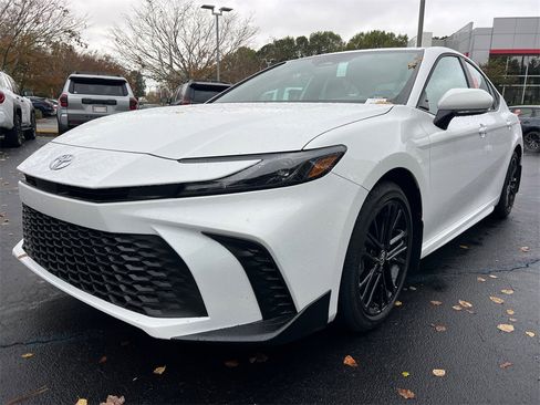 Used 2026 Toyota Camry SE image 7