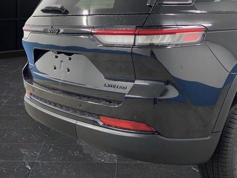 New 2025 Jeep Grand Cherokee Limited w/ Luxury Tech Group II image 37