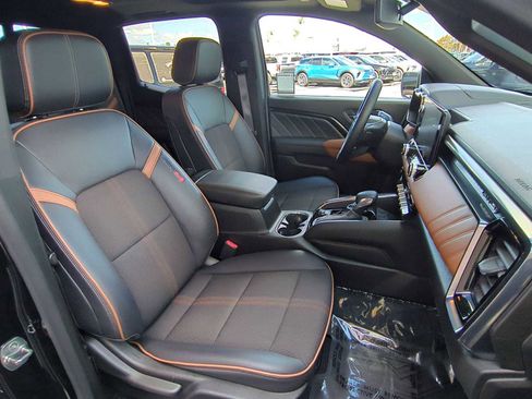 Used 2024 GMC Canyon AT4 w/ Technology Package image 27