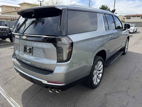 Used 2025 Chevrolet Suburban Premier image 7