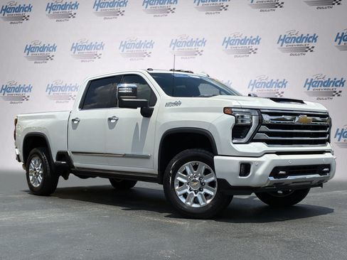 Used 2024 Chevrolet Silverado 2500 High Country w/ High Country Premium Package AWD/4WD image 2