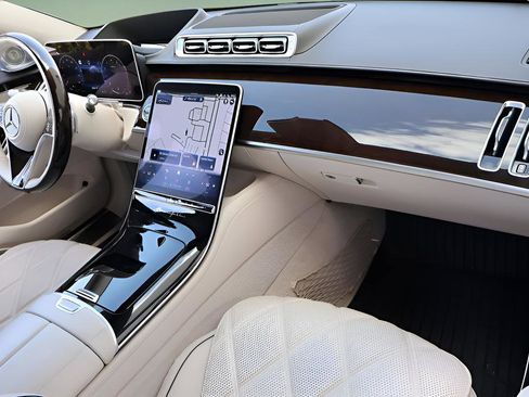 Used 2024 Mercedes-Benz Maybach S 680 4MATIC image 23
