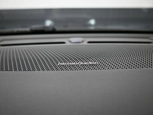 Used 2024 Volvo XC40 B5 Plus w/ Climate Package image 30