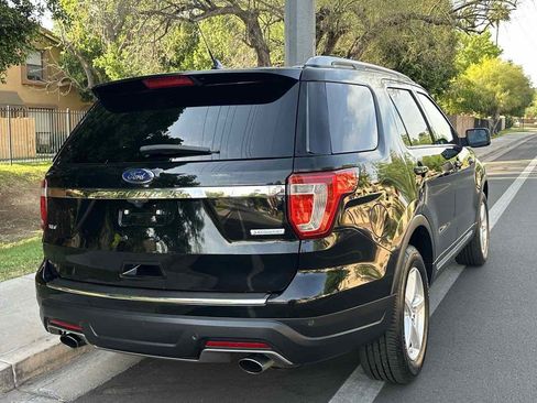 Used 2018 Ford Explorer XLT w/ Equipment Group 201A image 8