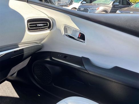 Used 2020 Toyota Prius Prime XLE image 28