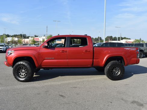 Used 2020 Toyota Tacoma TRD Sport w/ Technology Package image 6