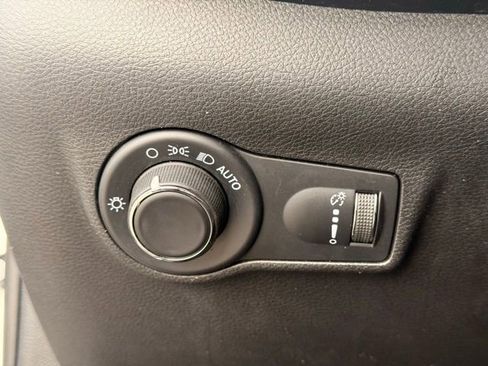 Used 2023 Jeep Compass Sport image 23