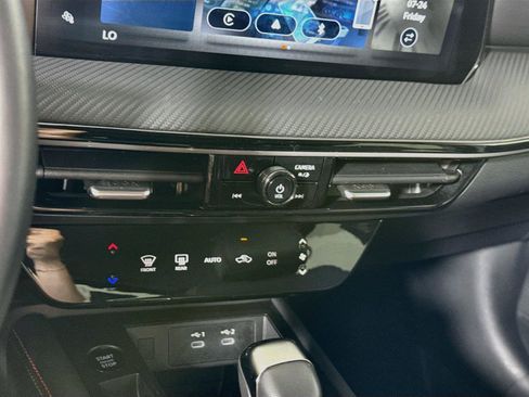 Used 2025 Nissan Kicks SR w/ Illumination Package AWD/4WD image 9