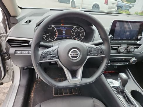 Used 2020 Nissan Altima 2.5 S FWD image 12