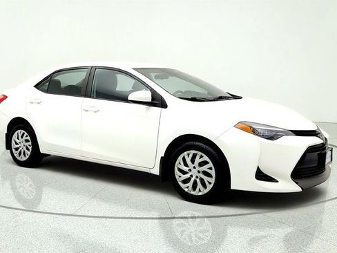 Used 2018 Toyota Corolla LE FWD image 3