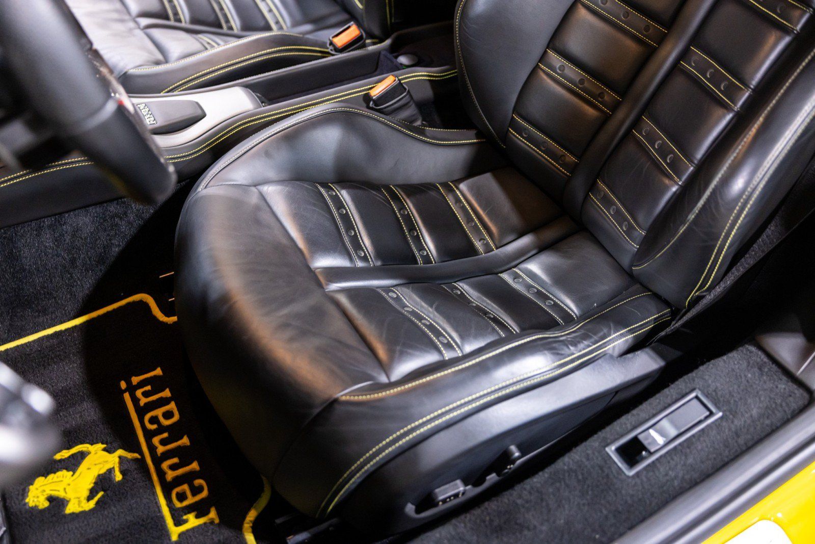 Used 2011 Ferrari 458 Italia Coupe RWD image 38