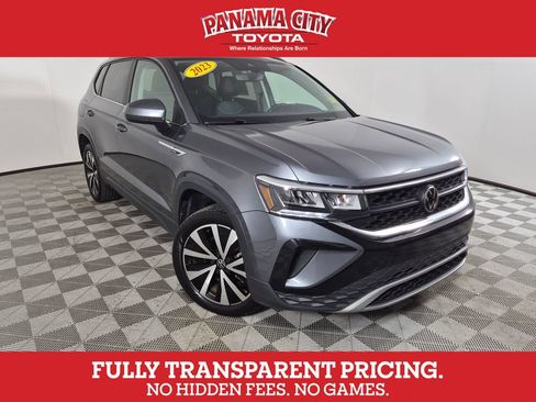 Used 2023 Volkswagen Taos SE w/ Panoramic Sunroof Package FWD image 1