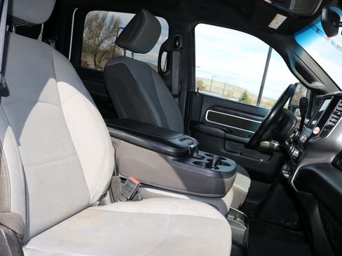 Used 2024 RAM 2500 Big Horn AWD/4WD image 28