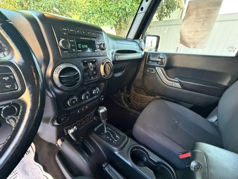Used 2018 Jeep Wrangler Unlimited Sport S AWD/4WD image 9
