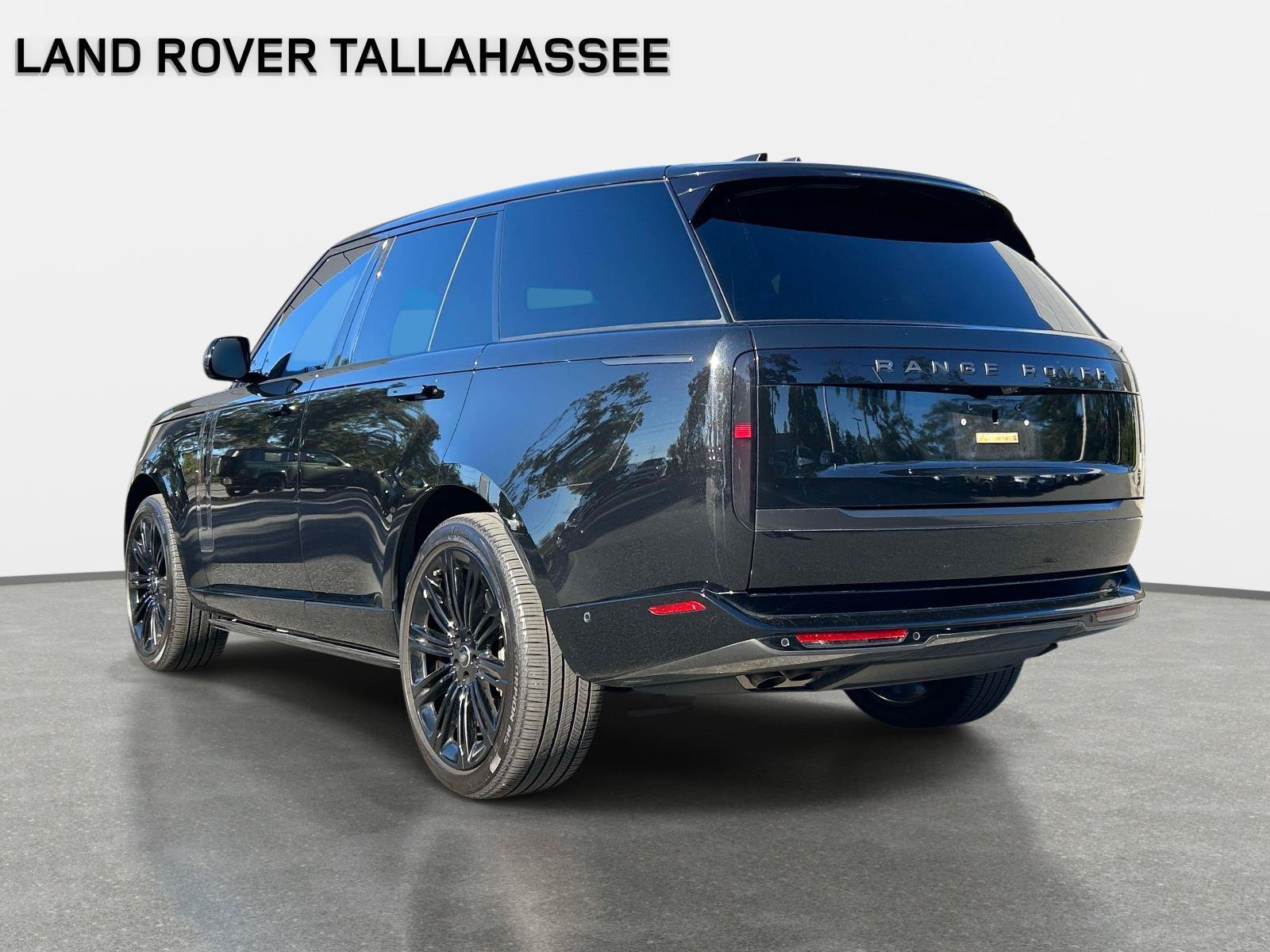 Used 2025 Land Rover Range Rover SE AWD/4WD image 7