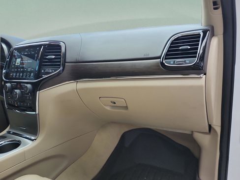 Used 2020 Jeep Grand Cherokee Overland image 19