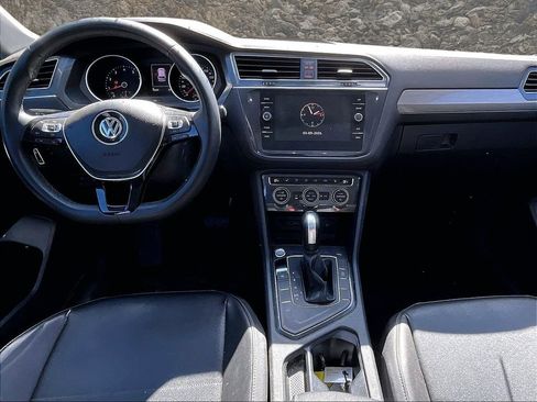 Used 2020 Volkswagen Tiguan SE image 14