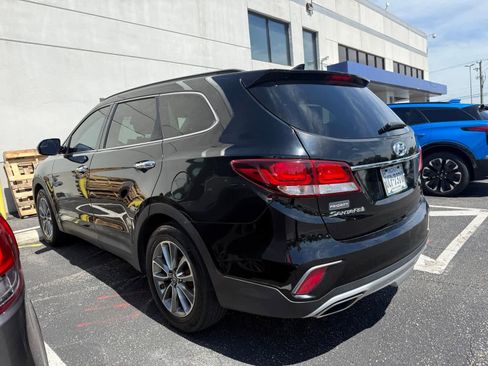 Used 2017 Hyundai Santa Fe SE AWD/4WD image 4