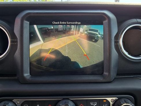 Used 2019 Jeep Wrangler Unlimited Sahara w/ Dual Top Group AWD/4WD image 20