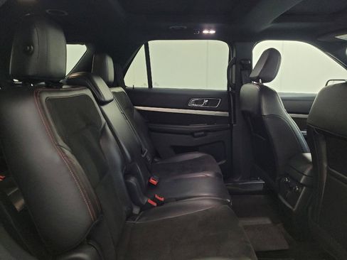 Used 2018 Ford Explorer XLT w/ Equipment Group 202A AWD/4WD image 19