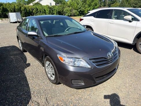 Used 2011 Toyota Camry LE FWD image 3